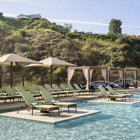 outdoor leisure pool and lounge chairs at Life Time Poway